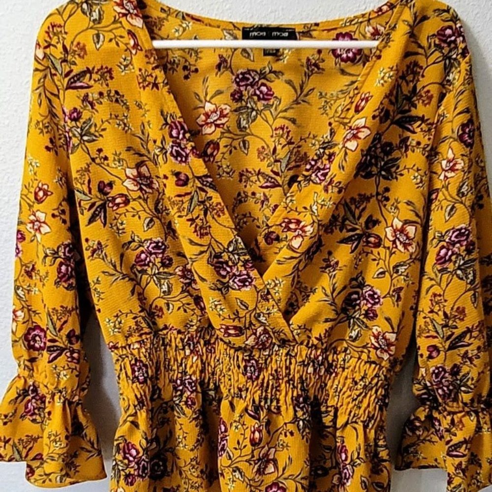 XL Moa Moa Yellow Blouse w/ Purple Florals.